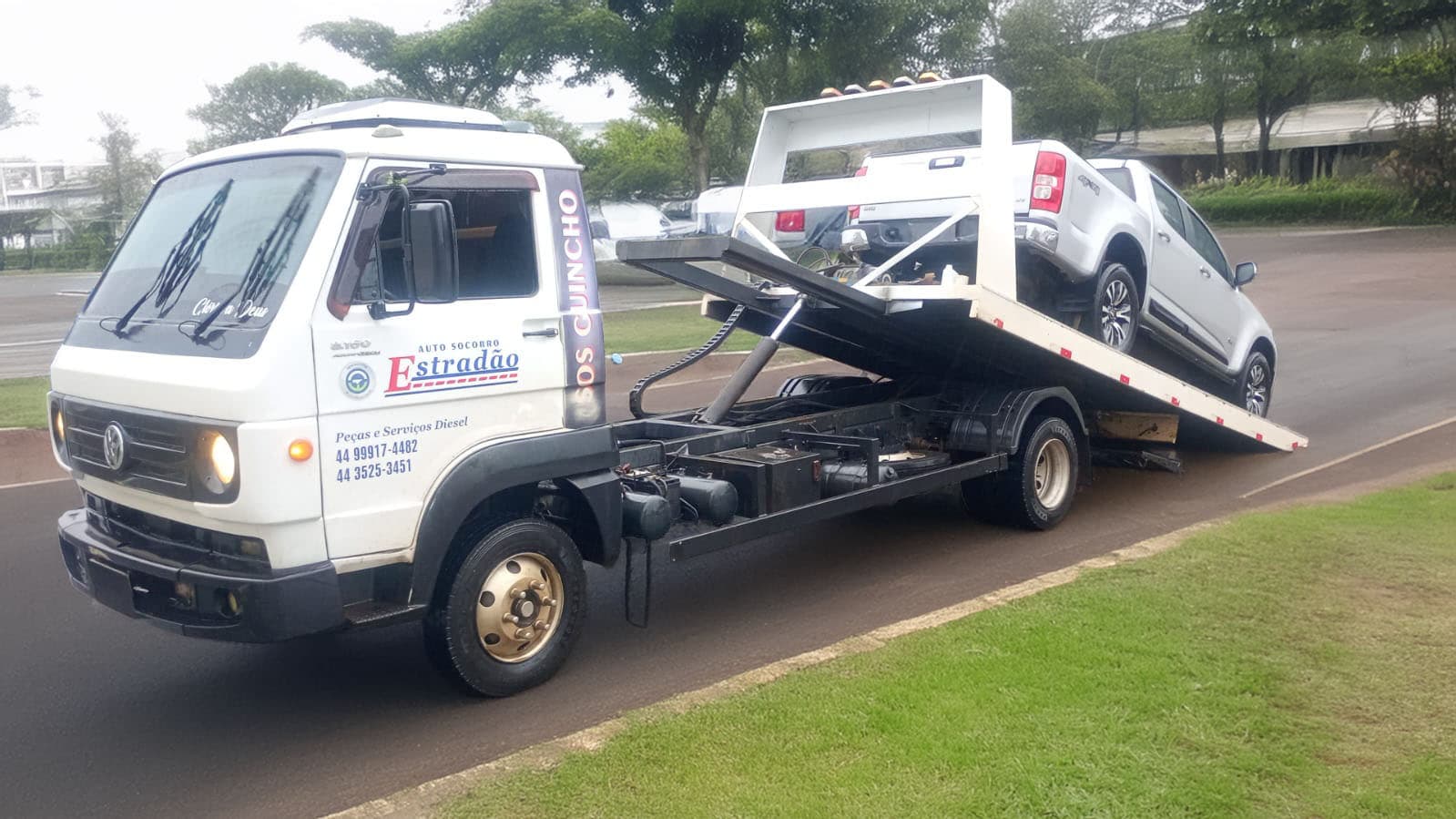 Guincho Plataforma Auto Socorro Estradão em serviço - Guincho 24h Campo Mourão